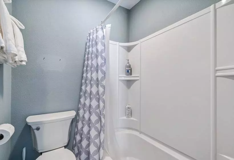 Отель Cinnamon Bear Creekside Inn