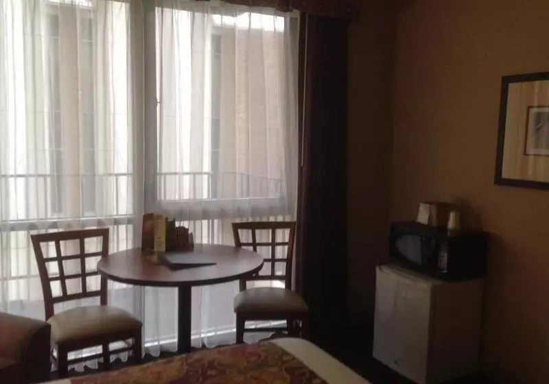 בית מלון כפרי Hawthorne Inn & Conference Center