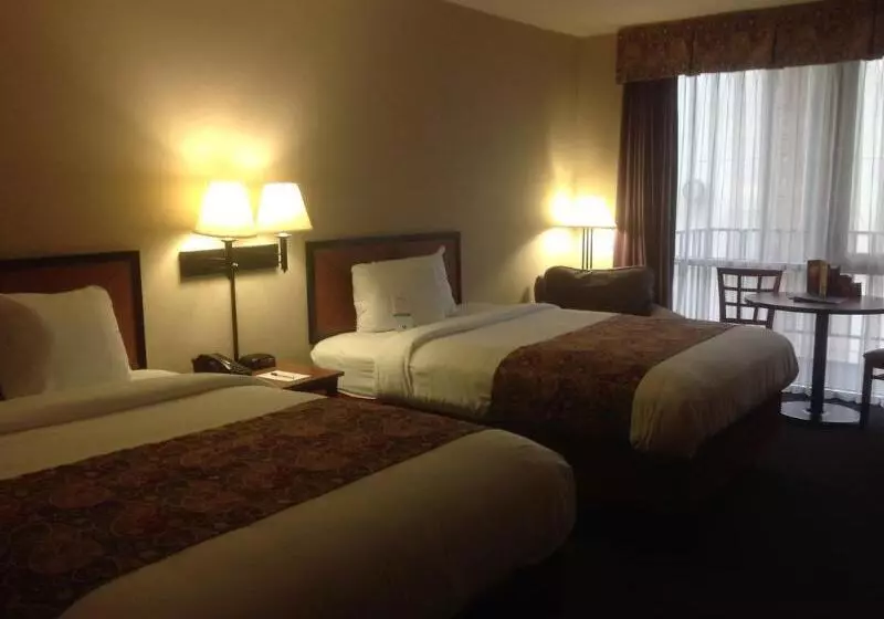 בית מלון כפרי Hawthorne Inn & Conference Center