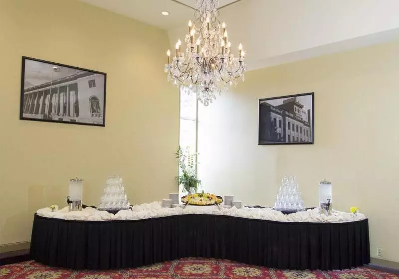 בית מלון כפרי Hawthorne Inn & Conference Center