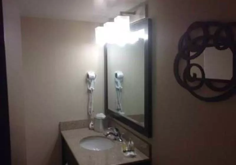 בית מלון כפרי Hawthorne Inn & Conference Center