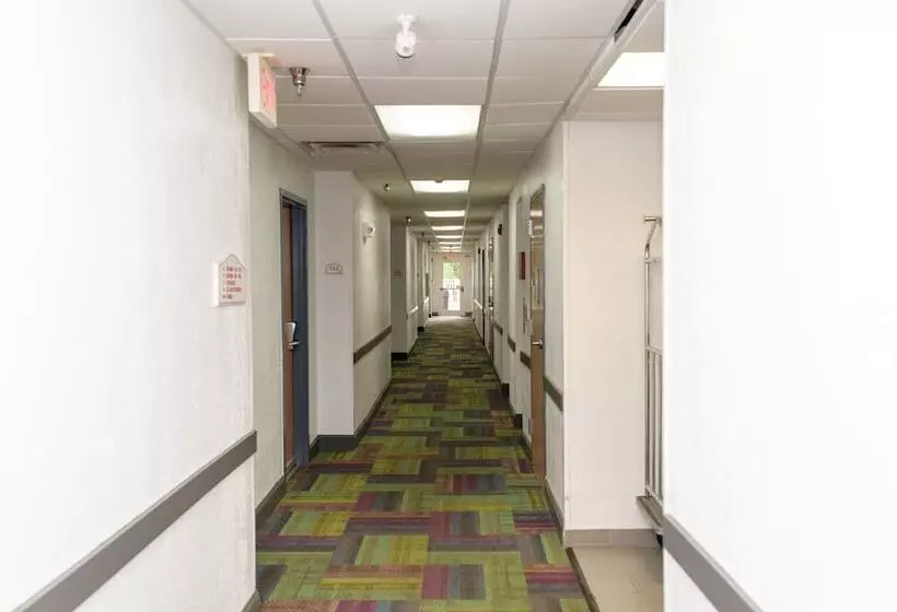 هتل Hometown Innringgold