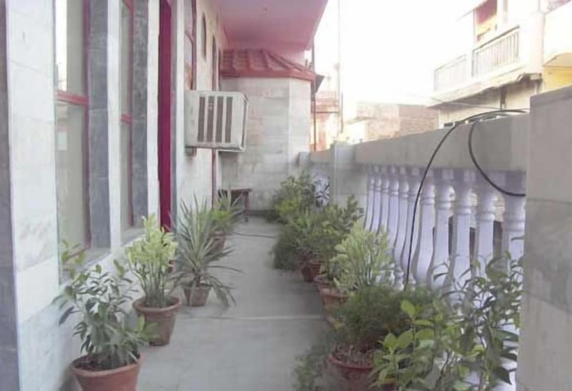 فندق Raj Bed & Breakfast