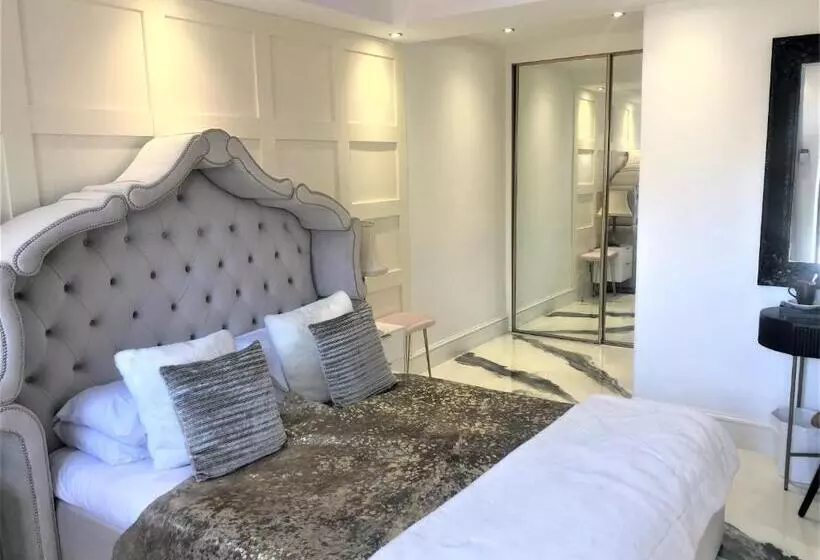 בית מלון כפרי The Great House