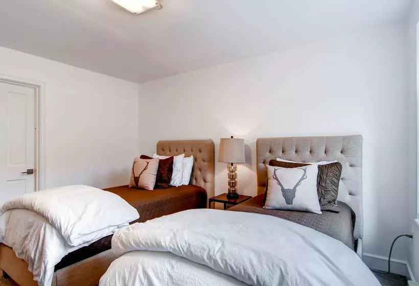 호텔 The Meadows Townhomes