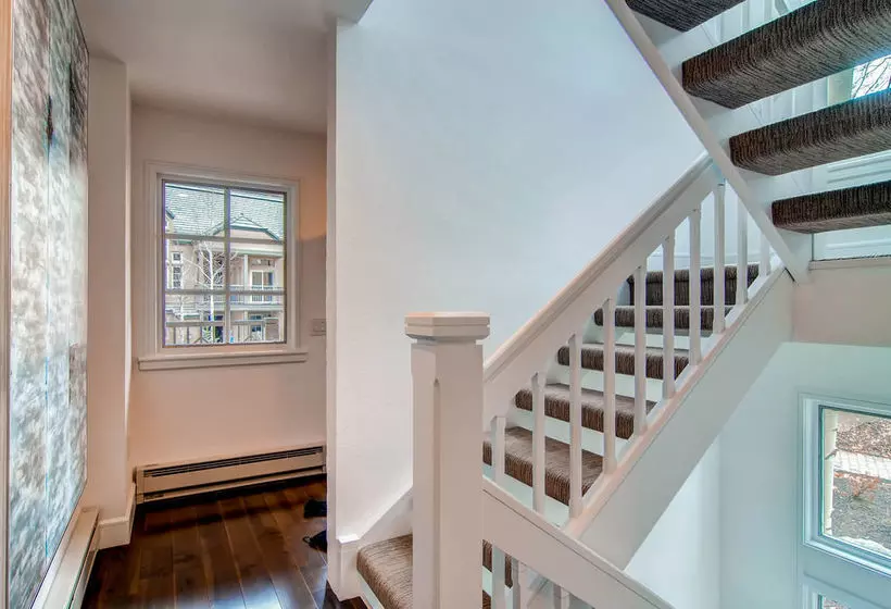 호텔 The Meadows Townhomes