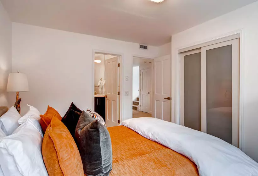 호텔 The Meadows Townhomes