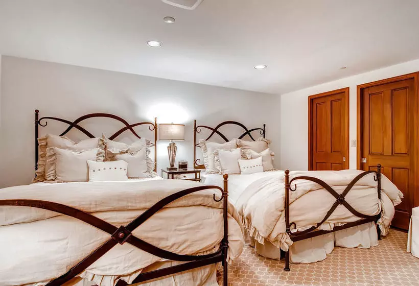 호텔 The Meadows Townhomes