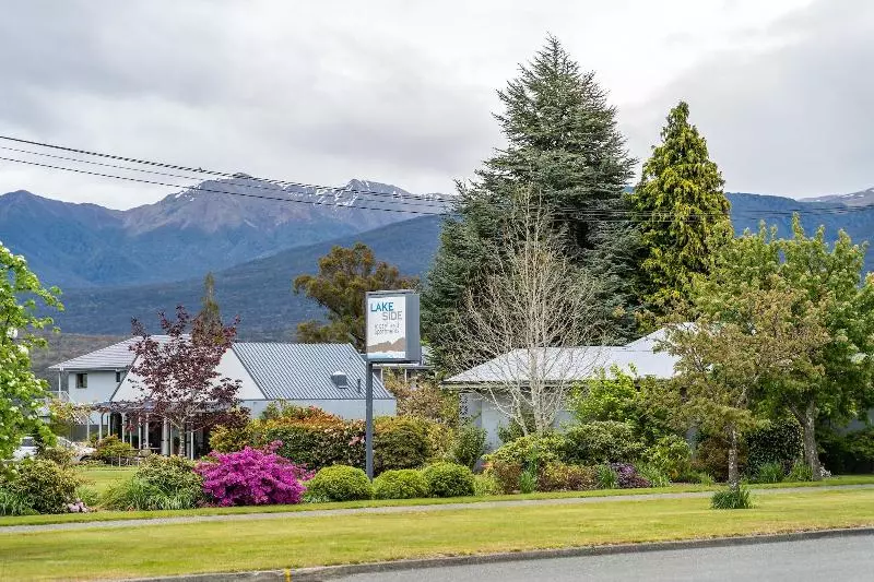 Lakeside Motel & Apartments