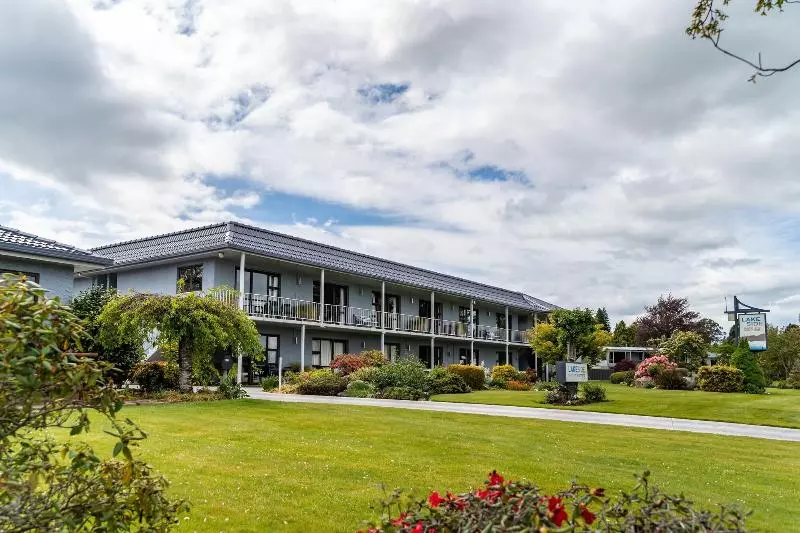 Lakeside Motel & Apartments