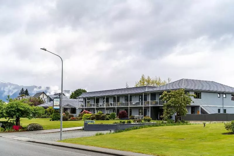 Lakeside Motel & Apartments
