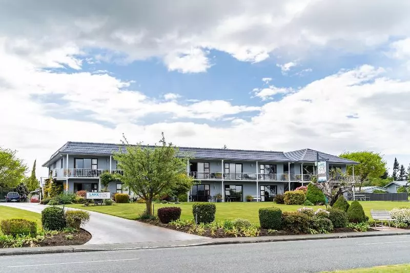 Lakeside Motel & Apartments