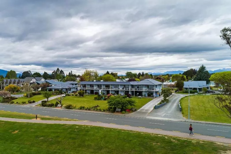 Lakeside Motel & Apartments