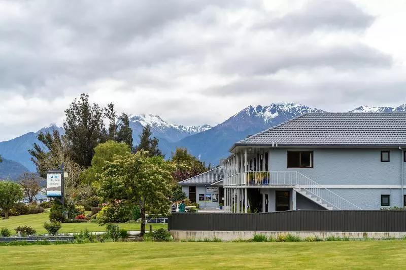 Lakeside Motel & Apartments
