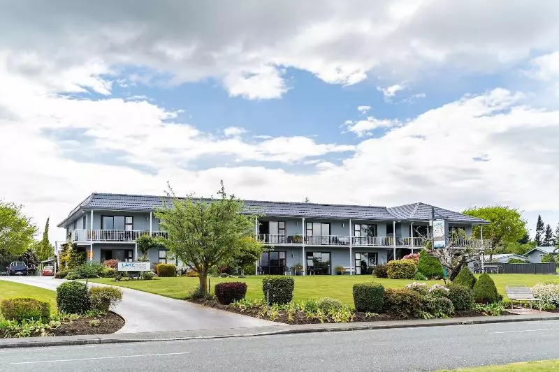 Lakeside Motel & Apartments