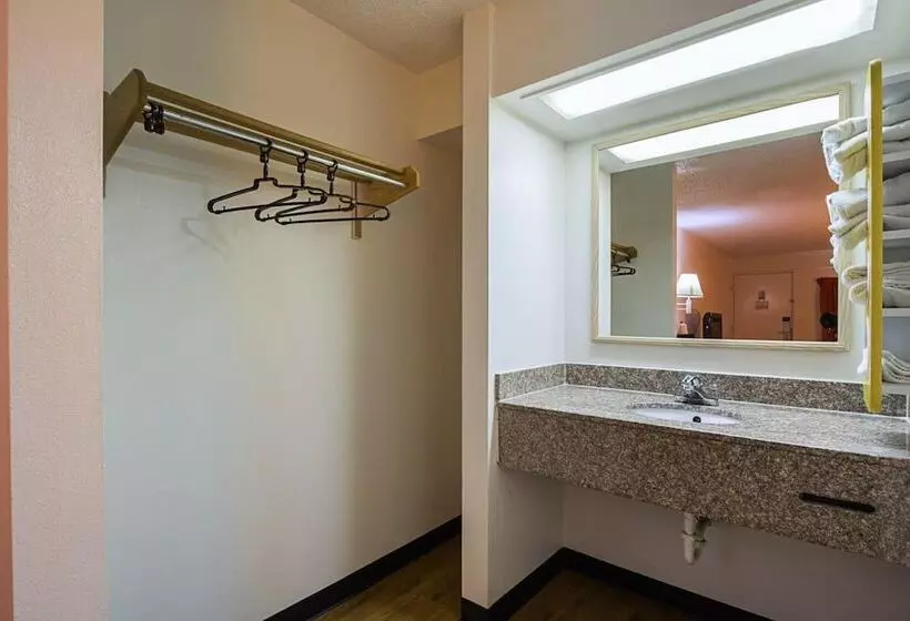 Мотель Clarion Pointe