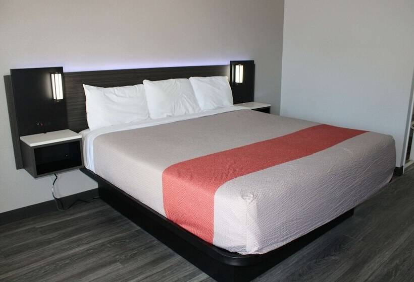 فندق على الطريق Clarion Pointe