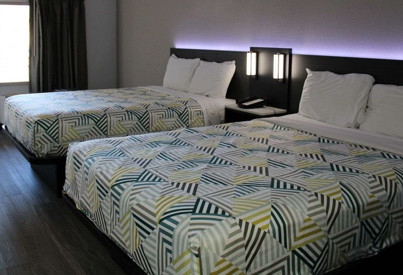 فندق على الطريق Clarion Pointe