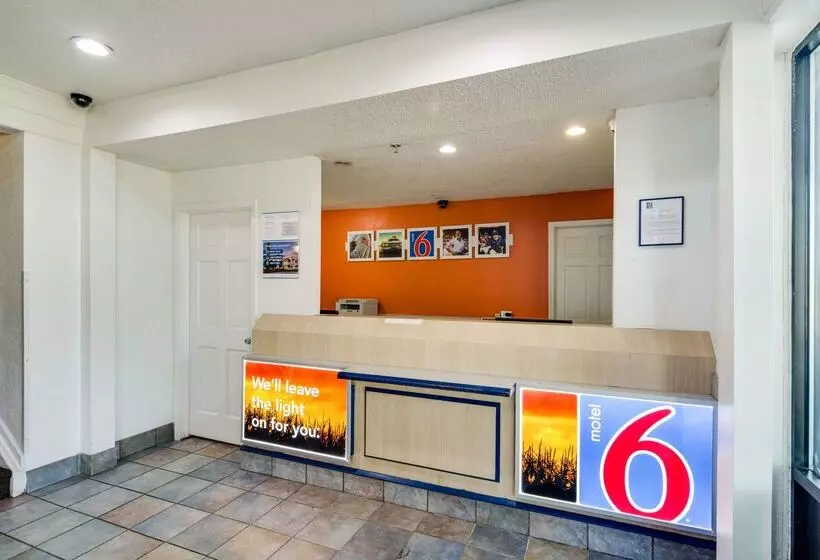 Motel 6waukegan, Il