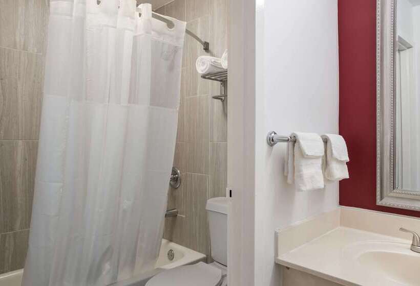 فندق على الطريق Econo Lodge