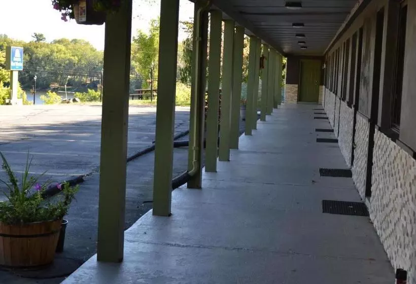 فندق على الطريق Mount Holyoke Inn