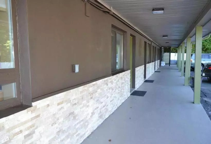 فندق على الطريق Mount Holyoke Inn