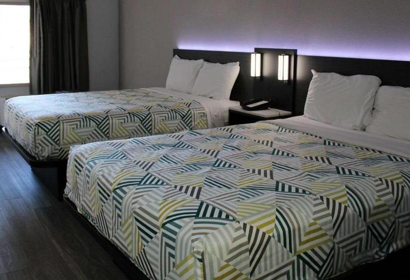 فندق على الطريق Clarion Pointe