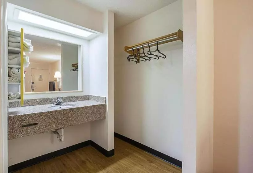 Мотель Clarion Pointe