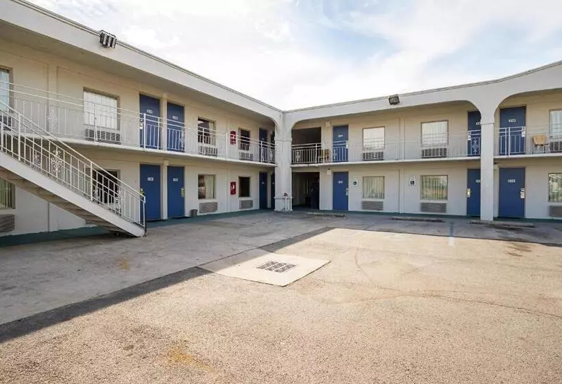 Мотель Clarion Pointe