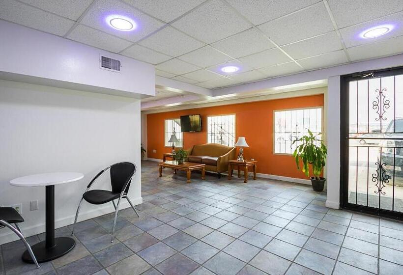 فندق على الطريق Clarion Pointe