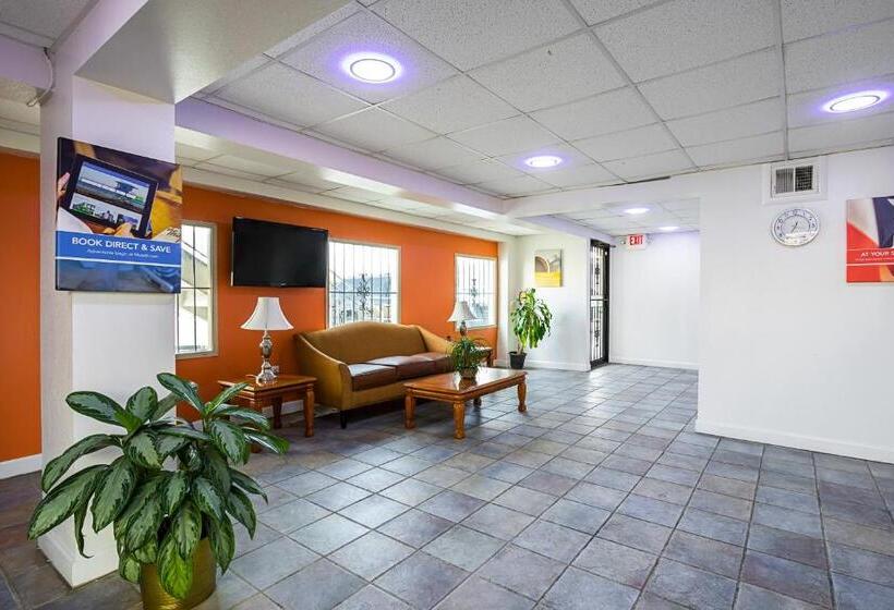 فندق على الطريق Clarion Pointe