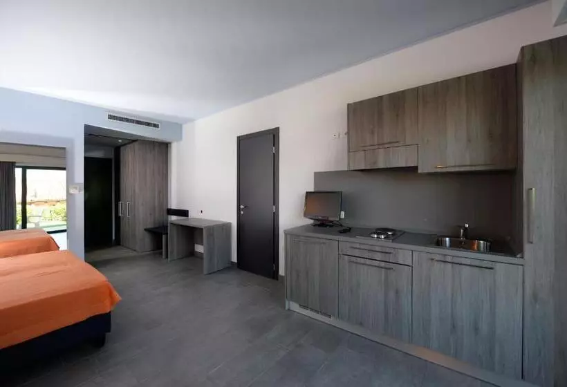 هتل Club Del Sole Desenzano Lake Village