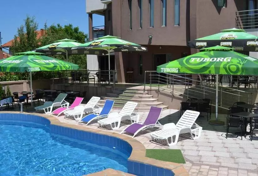 هتل Guesthouse Vila Dnd