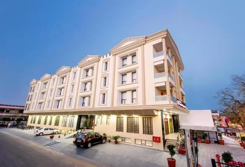 فندق Yash Regency