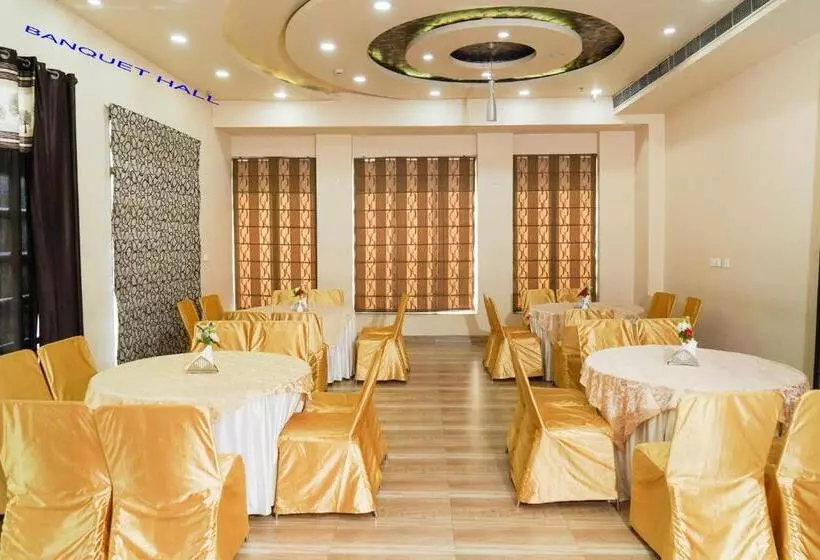 فندق Yash Regency