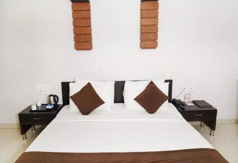 فندق Yash Regency