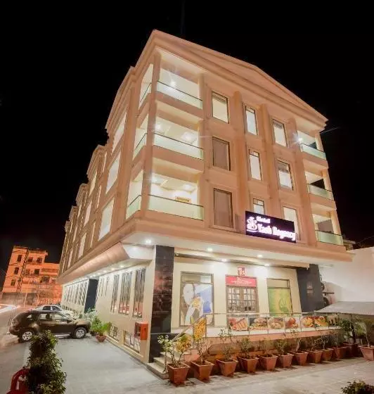 فندق Yash Regency