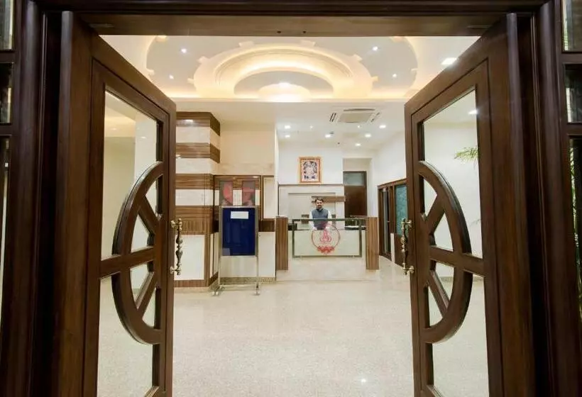 فندق Yash Regency