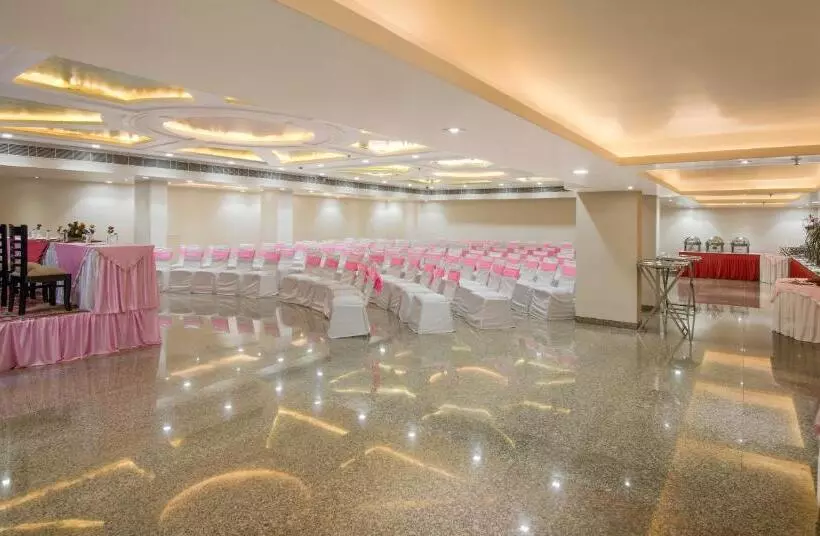 فندق Yash Regency