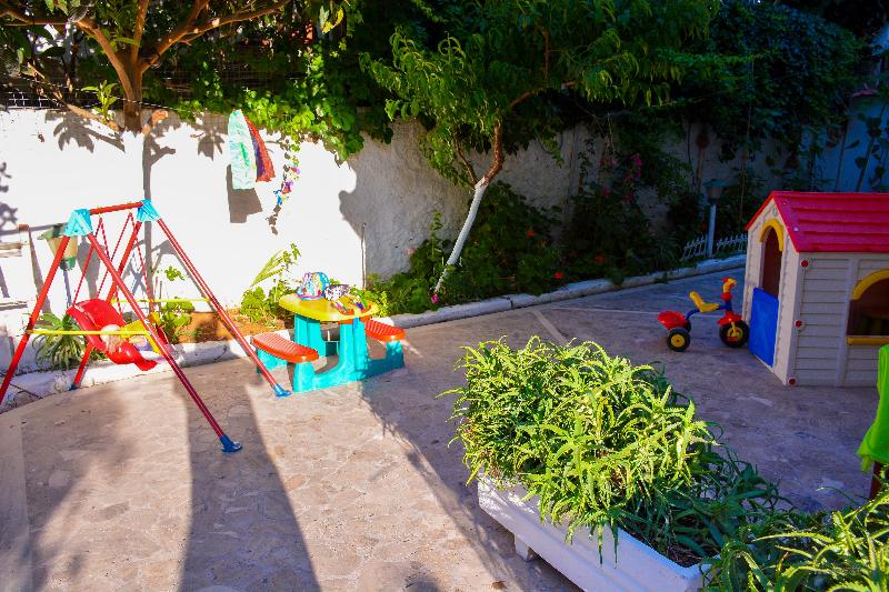 Lefka Hotel & Apartments