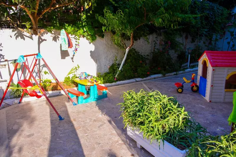 Lefka Hotel & Apartments