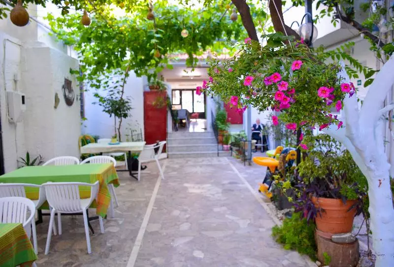 Lefka Hotel & Apartments