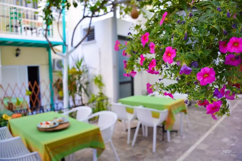 Lefka Hotel & Apartments