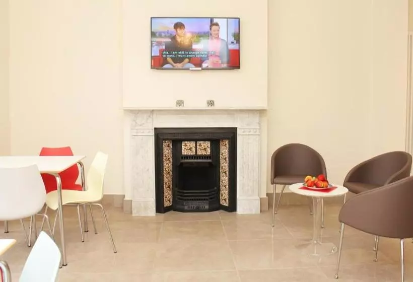 بنسيون Brentwood Guest House