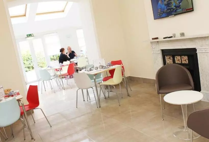 פנסיון Brentwood Guest House