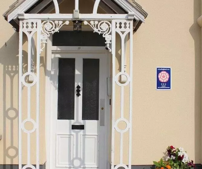 פנסיון Brentwood Guest House