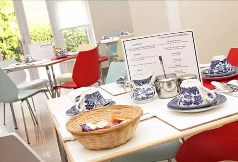 פנסיון Brentwood Guest House