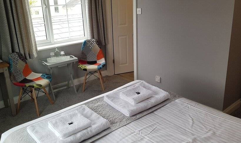 ペンション Hensleigh House