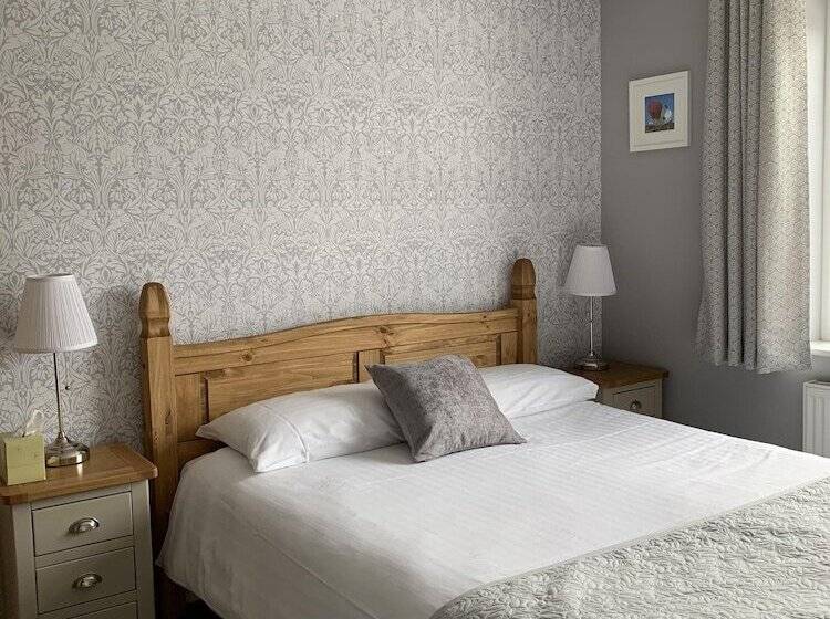 ペンション Hensleigh House