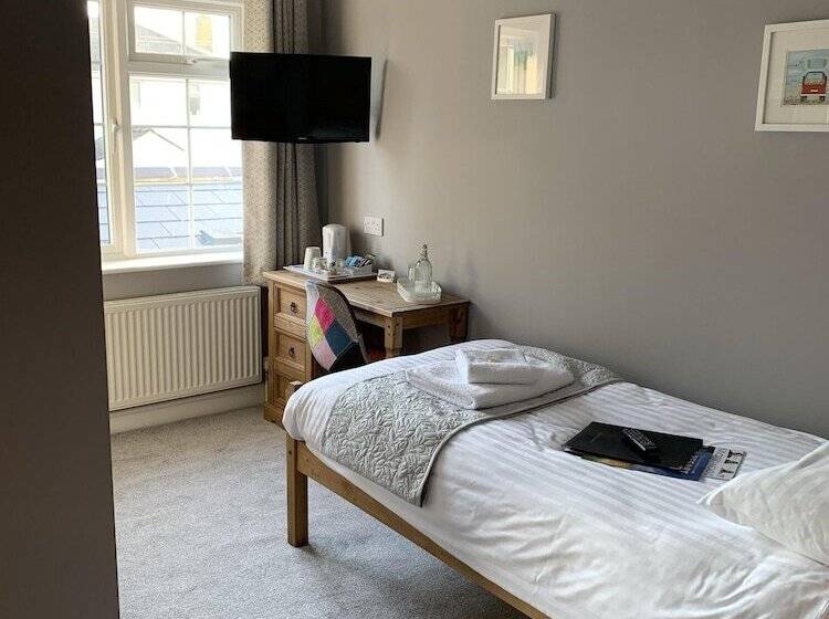 ペンション Hensleigh House